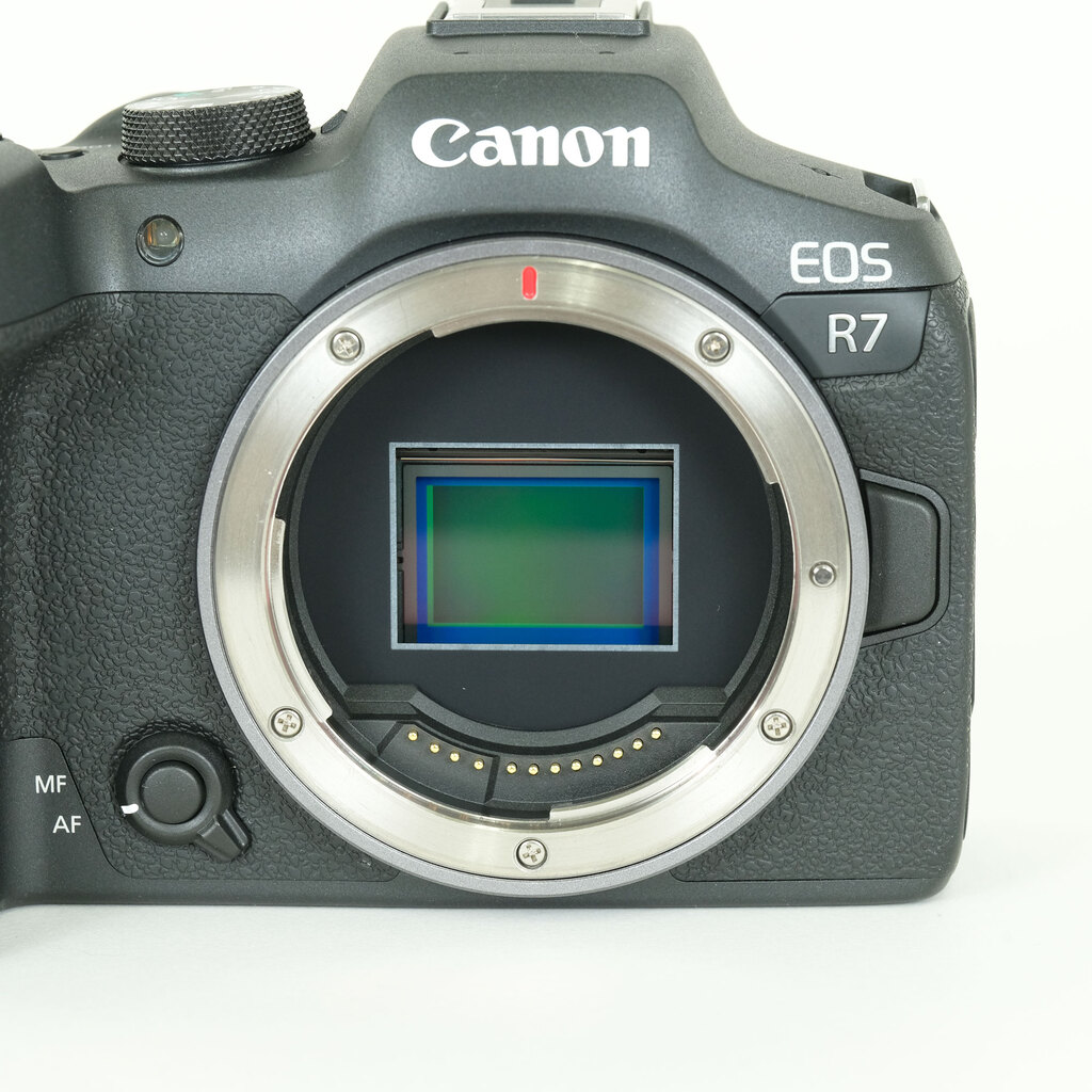 Canon EOS R7