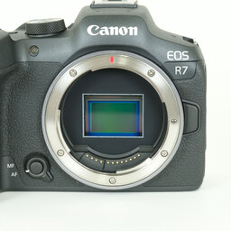 Canon EOS R7