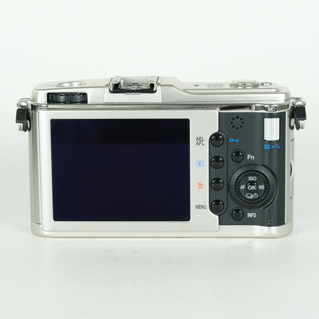 OLYMPUS PEN E-P1 ボディ 本体 OLYMPUS PEN E-P1 ボディ シルバーの出品 | ONE SCENE（ワンシーン）