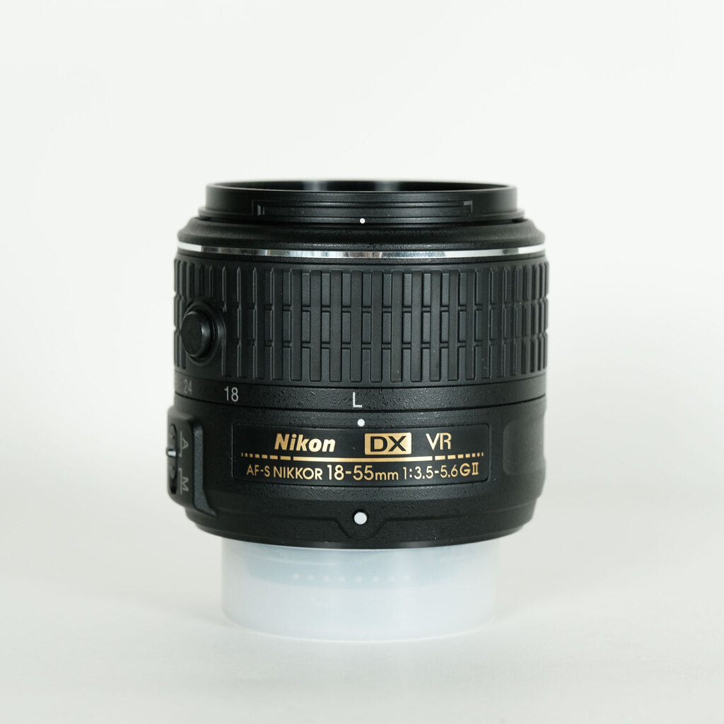 Nikon AF-S DX NIKKOR 18-55mm f3.5-5.6G VR II Nikon AF-S DX NIKKOR 18-55mm f3.5-5.6G VR II