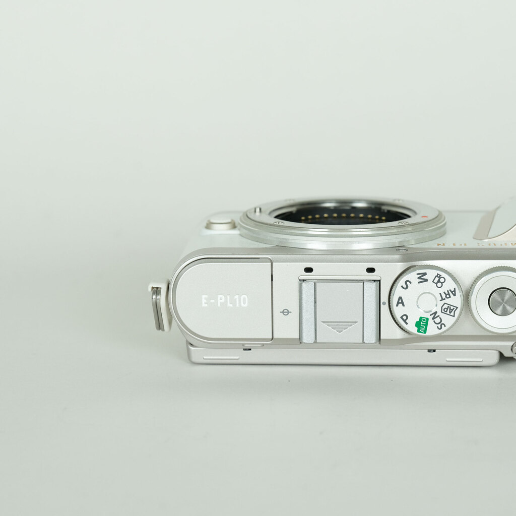 OLYMPUS PEN E-PL10