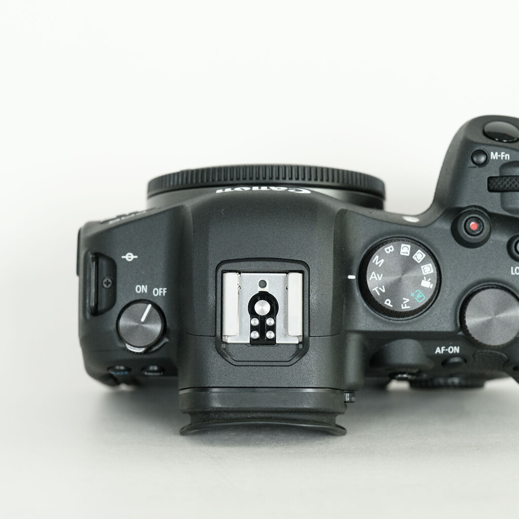 Canon EOS R6 Canon EOS R6