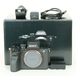 SONY α7 IV(ILCE-7M4) SONY α7 IV(ILCE-7M4)