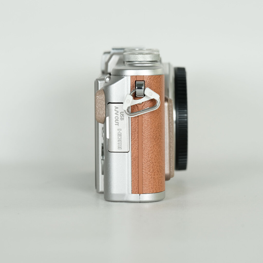 OLYMPUS PEN E-PL8 ボディ ブラウン