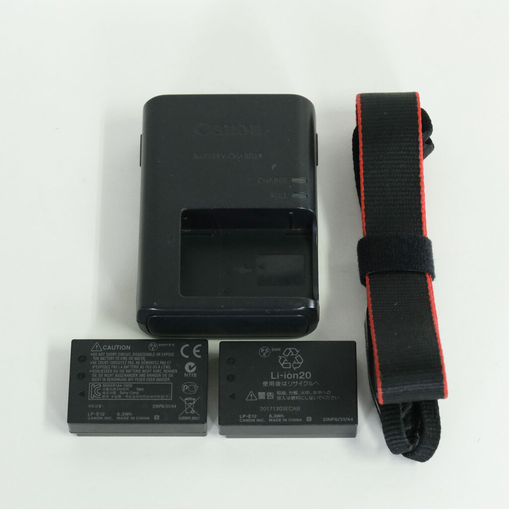 Canon EOS Kiss M Canon EOS Kiss M