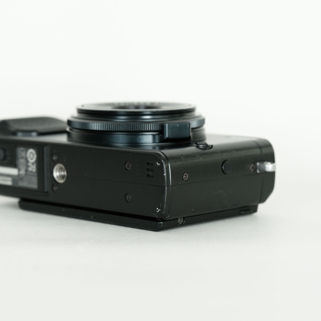 FUJIFILM X70 ブラック