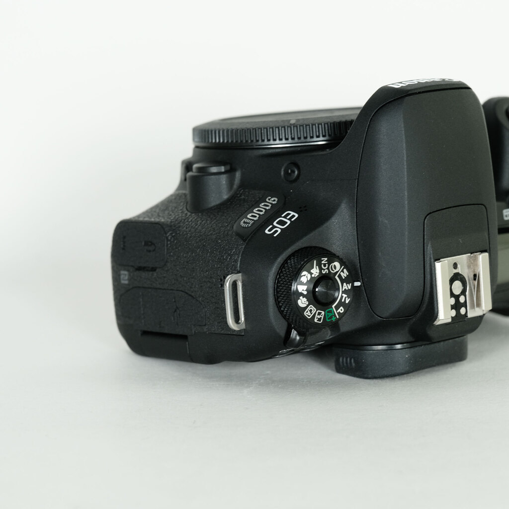 Canon EOS 9000D
