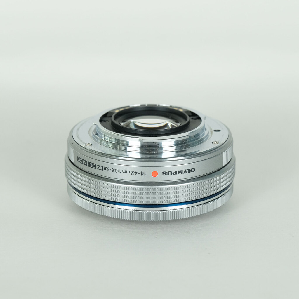 OLYMPUS M.ZUIKO DIGITAL ED 14-42mm F3.5-5.6 EZ シルバーの出品