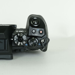 OLYMPUS OM-D E-M1 Mark II