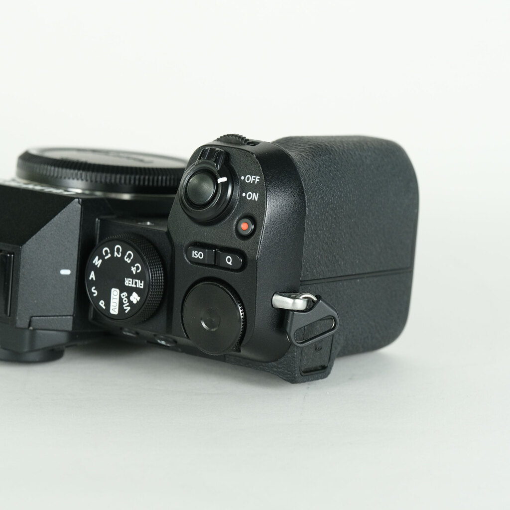 FUJIFILM X-S20