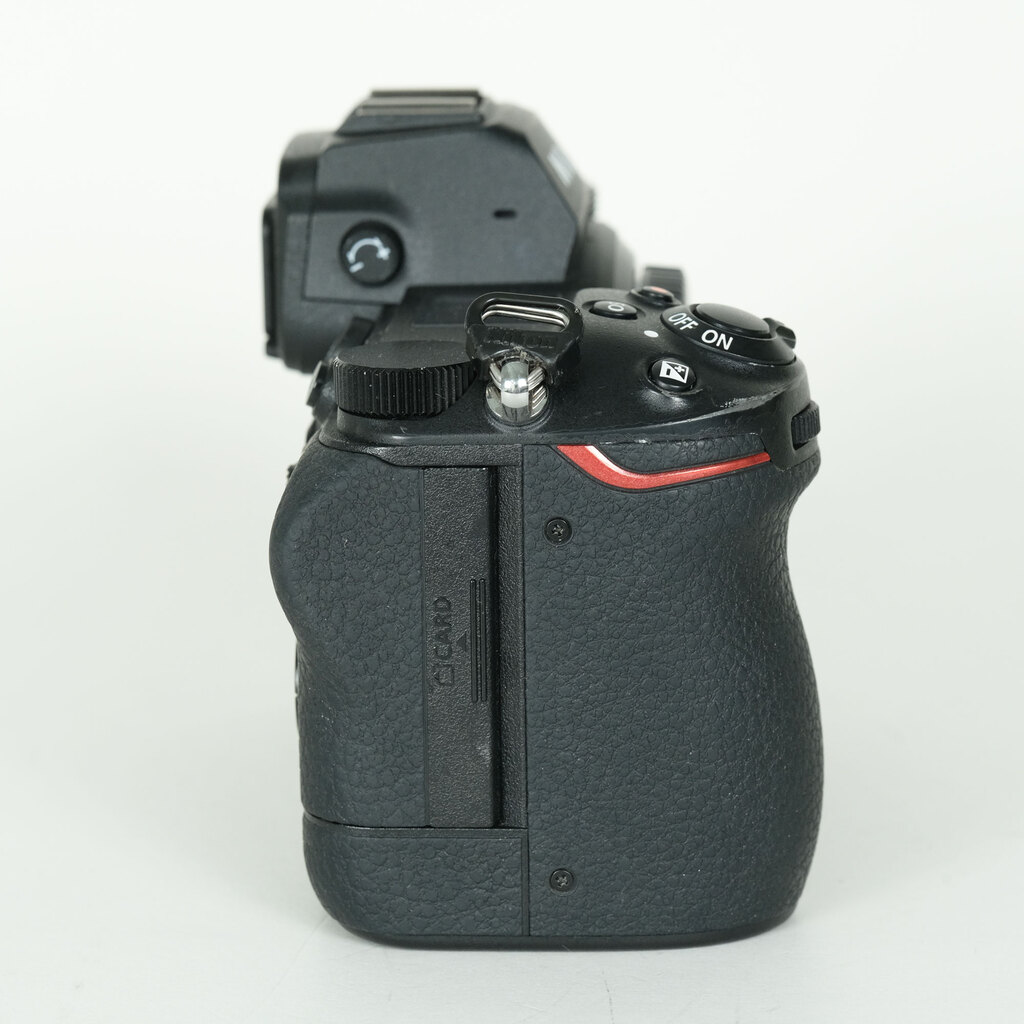 Nikon Z6II [�{�f�B]