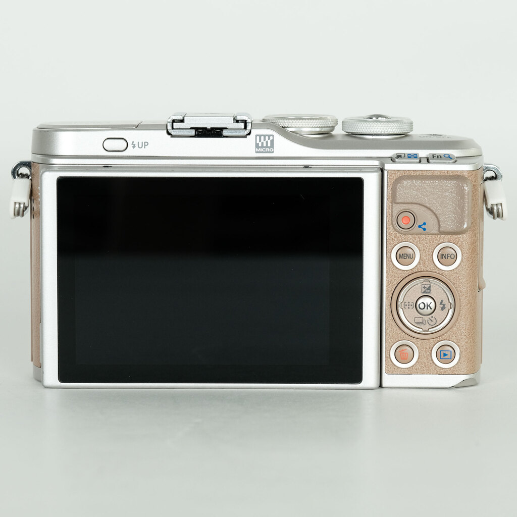 OLYMPUS PEN E-PL9