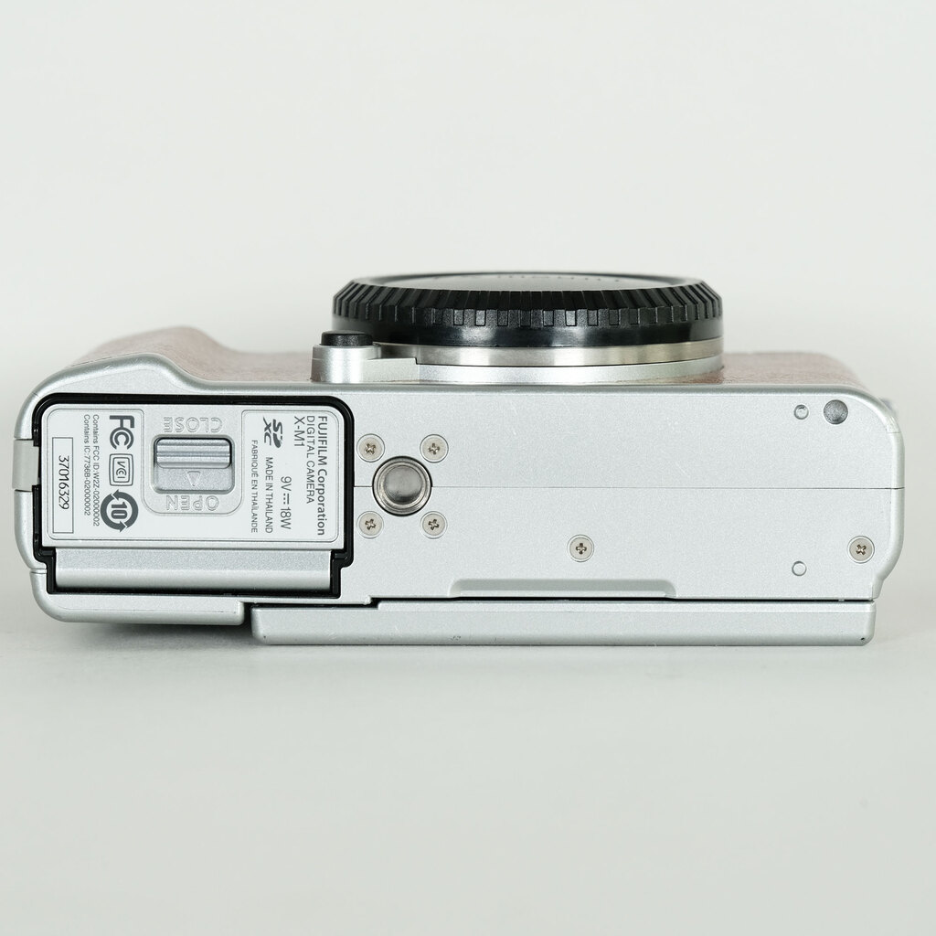 FUJIFILM X-M1 ボディ ブラウン