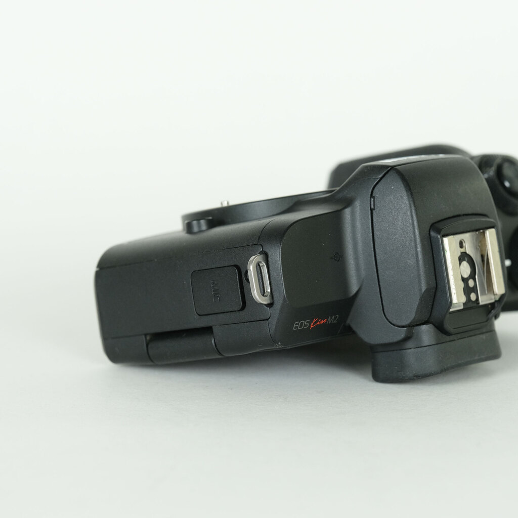 Canon EOS Kiss M2