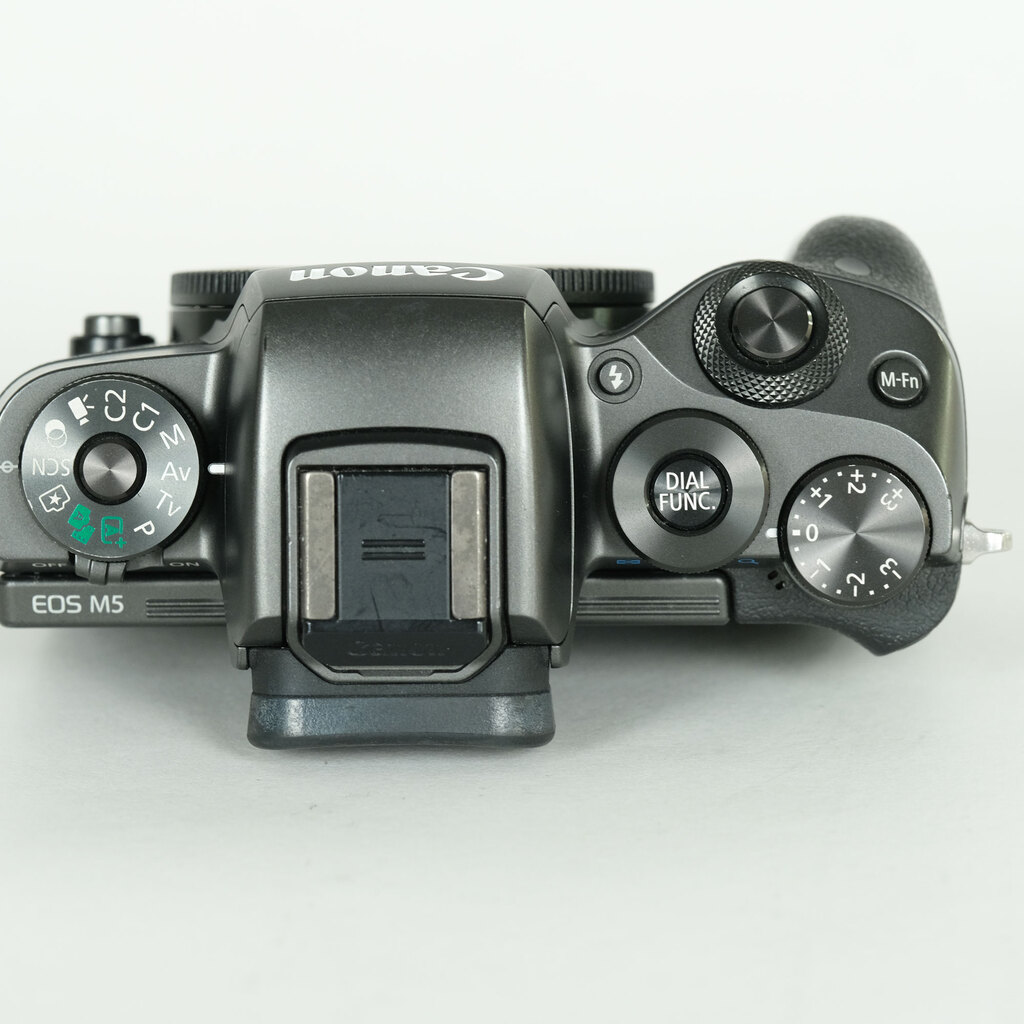 Canon EOS M5 Canon EOS M5