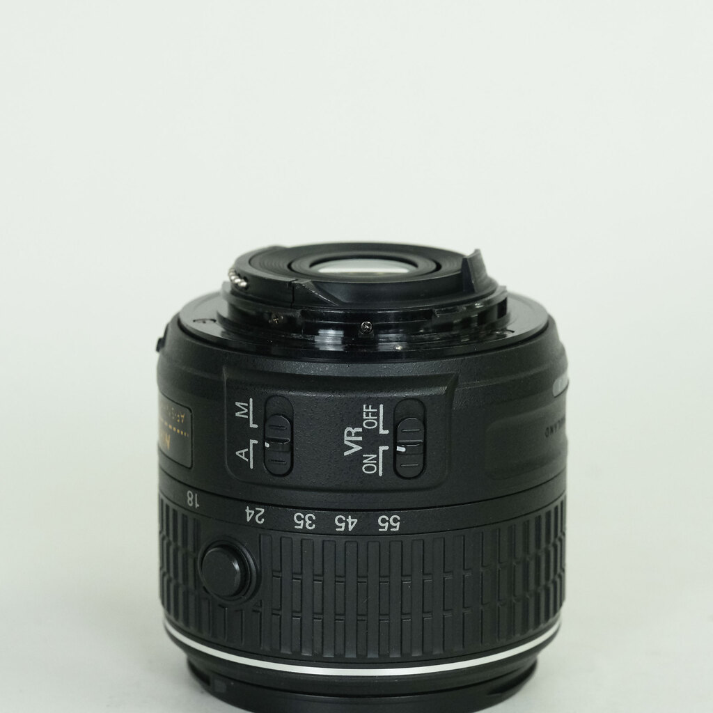 Nikon AF-S DX NIKKOR 18-55mm f3.5-5.6G VR II Nikon AF-S DX NIKKOR 18-55mm f3.5-5.6G VR II