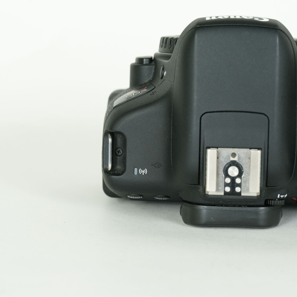 Canon EOS Kiss X8i