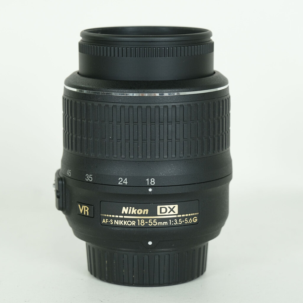 Nikon AF-S DX NIKKOR 18-55mm F3.5-5.6 G VR Nikon AF-S DX NIKKOR 18-55mm F3.5-5.6 G VR