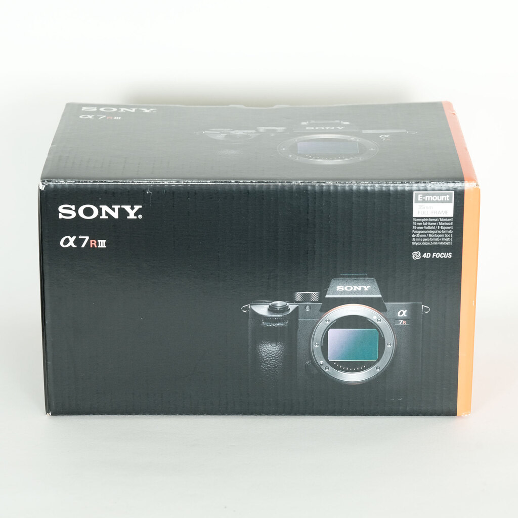 SONY α7RIII ボディ ILCE-7RM3A   【後期モデル 液晶下部にSONYロゴなし】