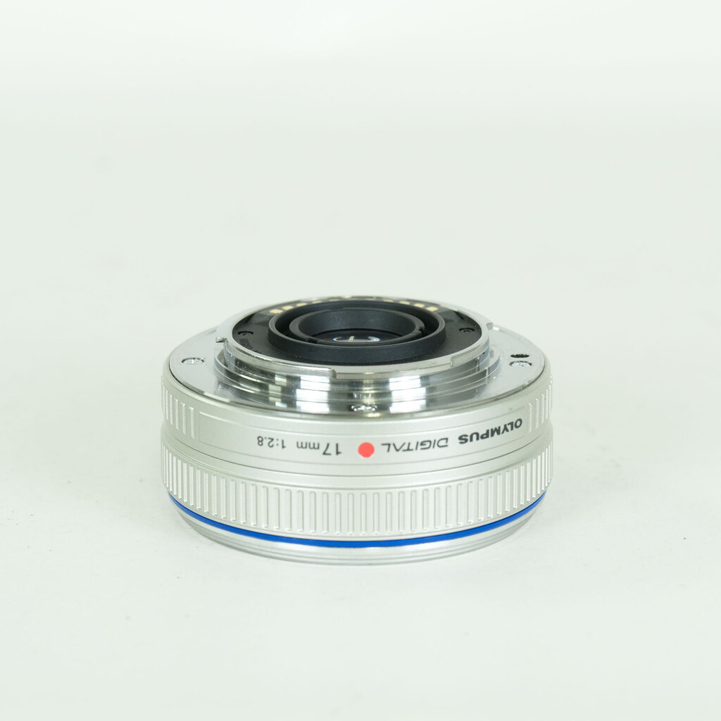 OLYMPUS M.ZUIKO DIGITAL 17mm F2.8 シルバー