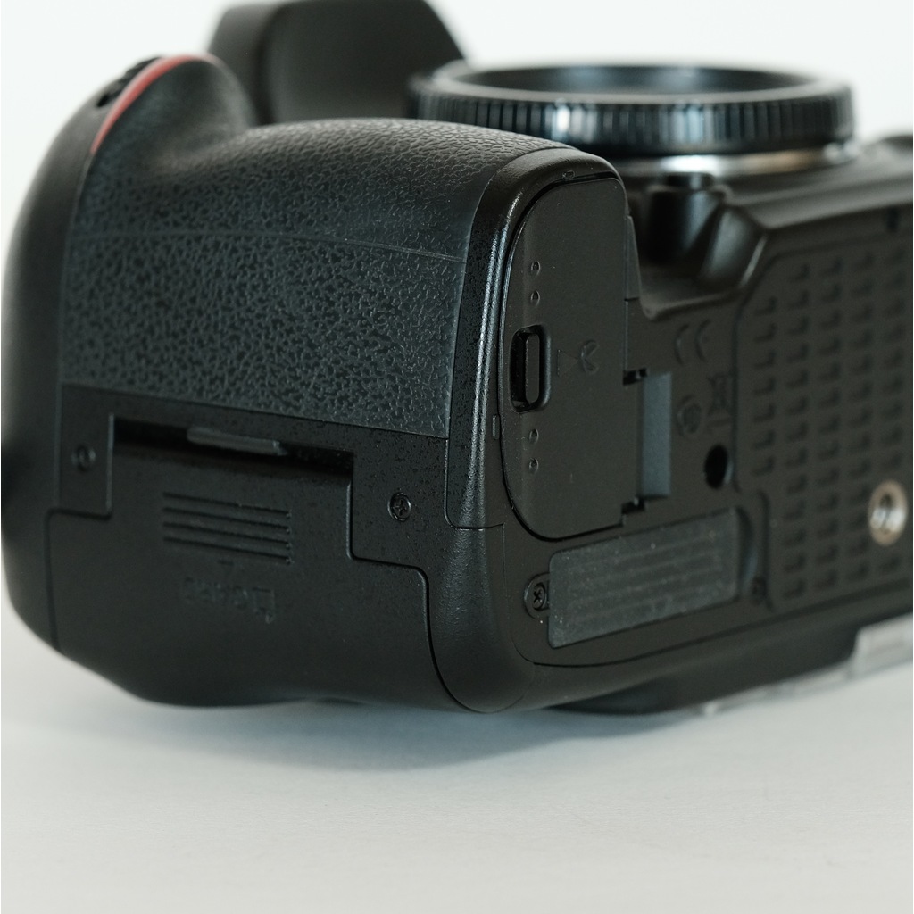 Nikon D610の出品 | ONE SCENE（ワンシーン）