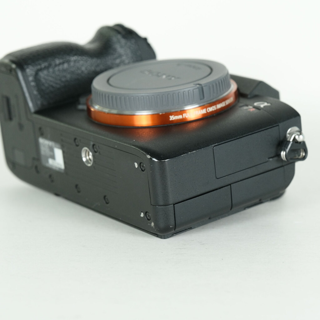 SONY α7R III（ILCE-7RM3）の出品 | ONE SCENE（ワンシーン）