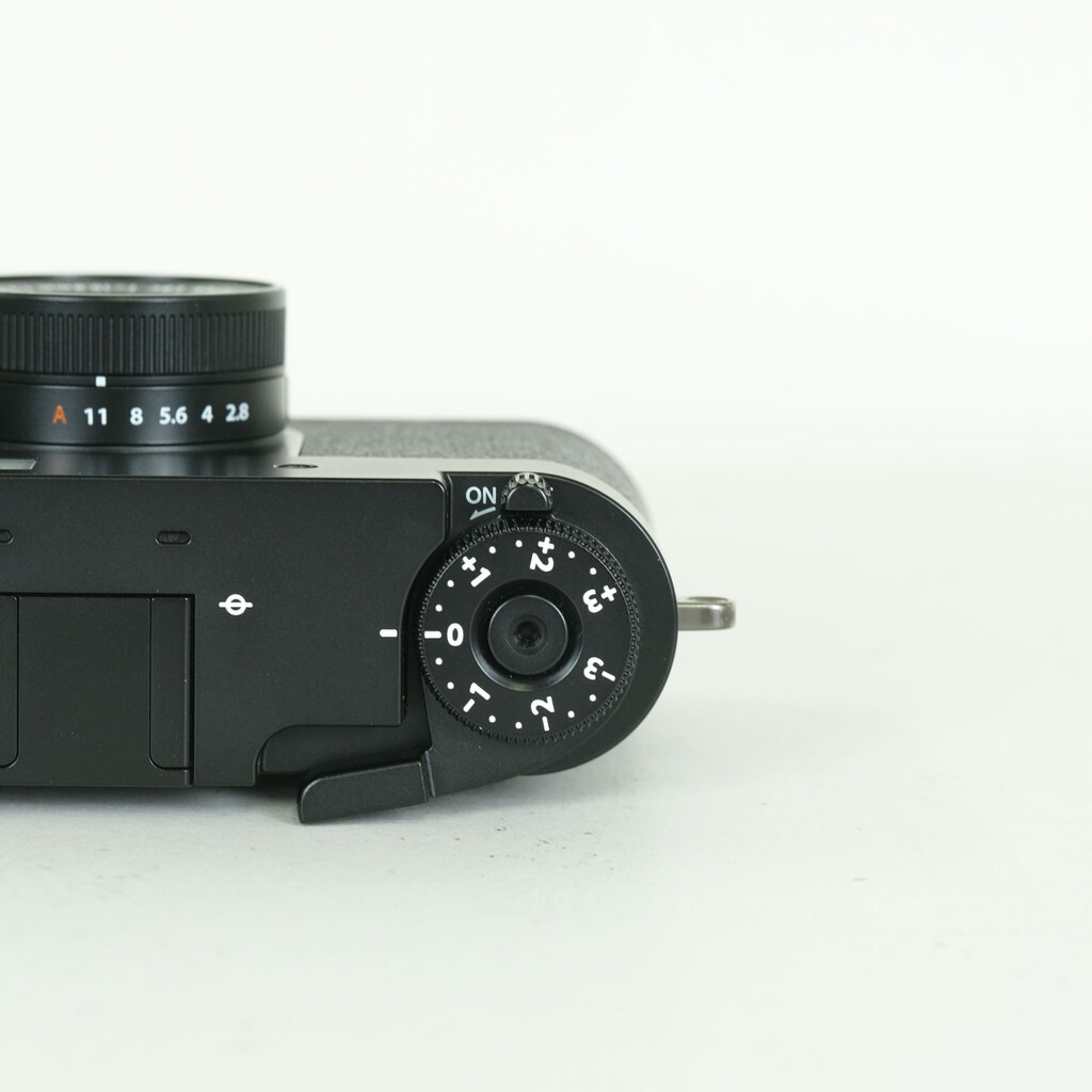 FUJIFILM X half X-HF1