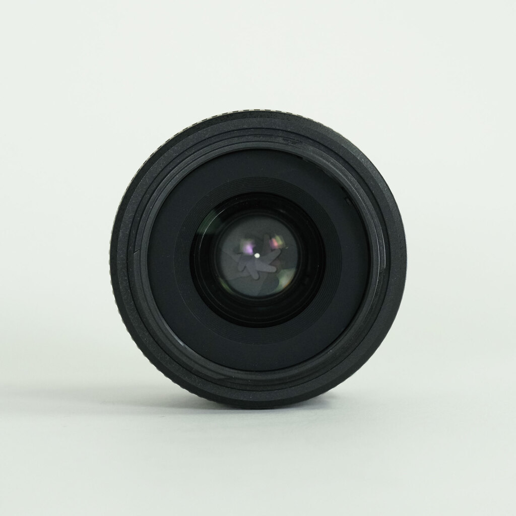 Nikon AF-S DX NIKKOR 35mm f/1.8G Nikon AF-S DX NIKKOR 35mm f/1.8G