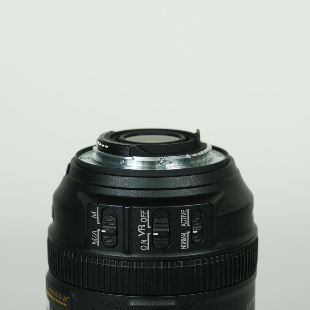 Nikon AF-S DX NIKKOR 18-300mm F3.5-5.6G ED VR Nikon AF-S DX NIKKOR 18-300mm F3.5-5.6G ED VR