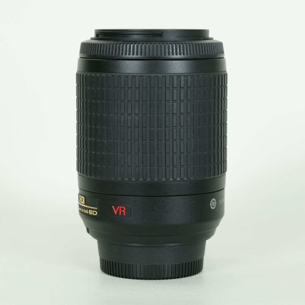 Nikon AF-S DX VR Zoom-Nikkor 55-200mm F4-5.6G IF-ED Nikon AF-S DX VR Zoom-Nikkor 55-200mm F4-5.6G IF-ED