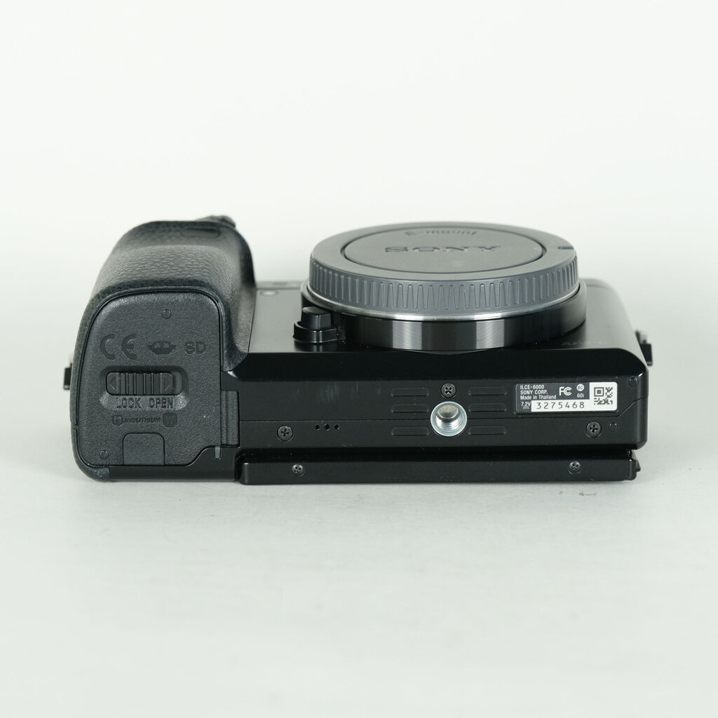 SONY α6000（ILCE-6000）の出品 | ONE SCENE（ワンシーン）