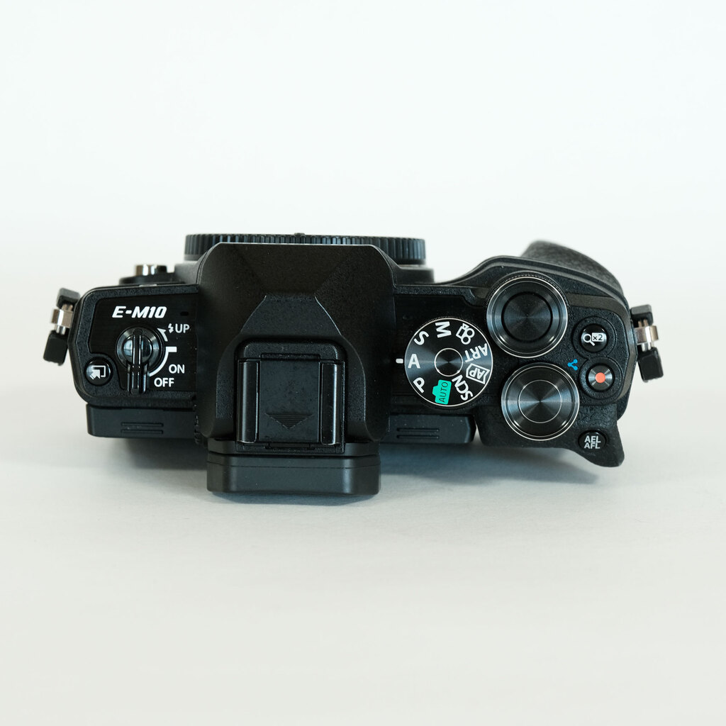 OLYMPUS OM-D E-M10 Mark IVの出品 | ONE SCENE（ワンシーン）