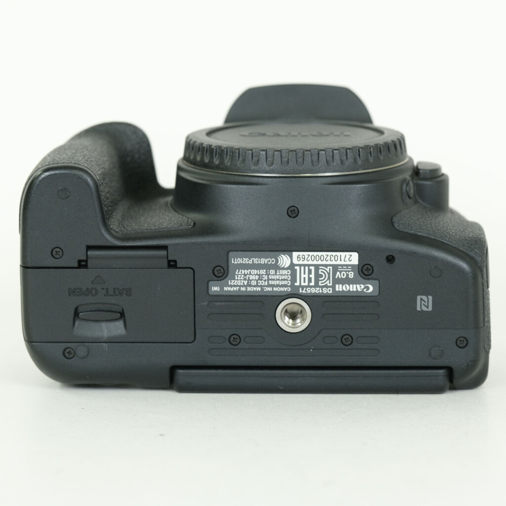 Canon EOS Kiss X8i Canon EOS Kiss X8i