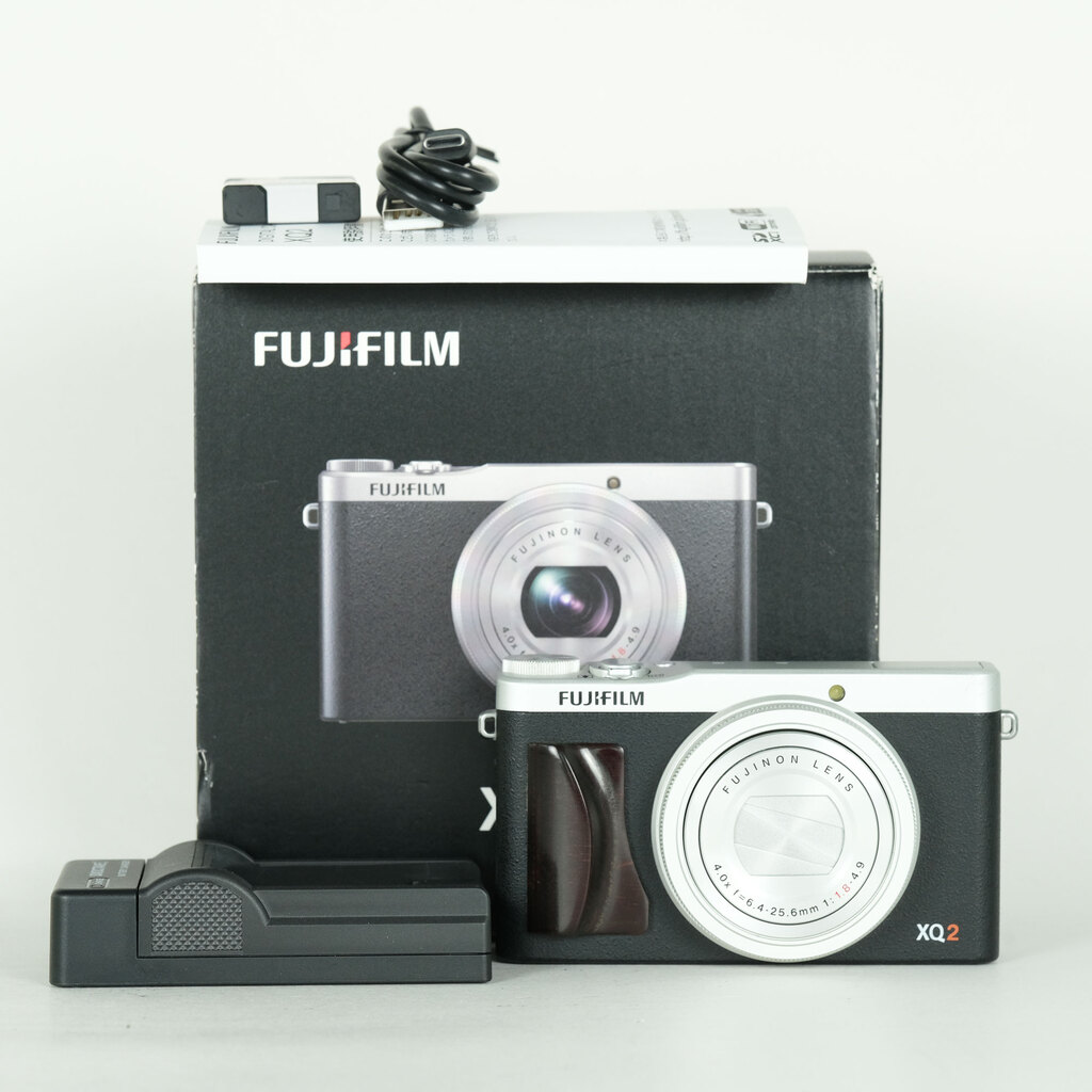 FUJIFILM XQ2 シルバー 動作確認済 デジタルカメラ 明るいレンズ FUJIFILM XQ2 シルバーの出品 | ONE SCENE（ワンシーン）