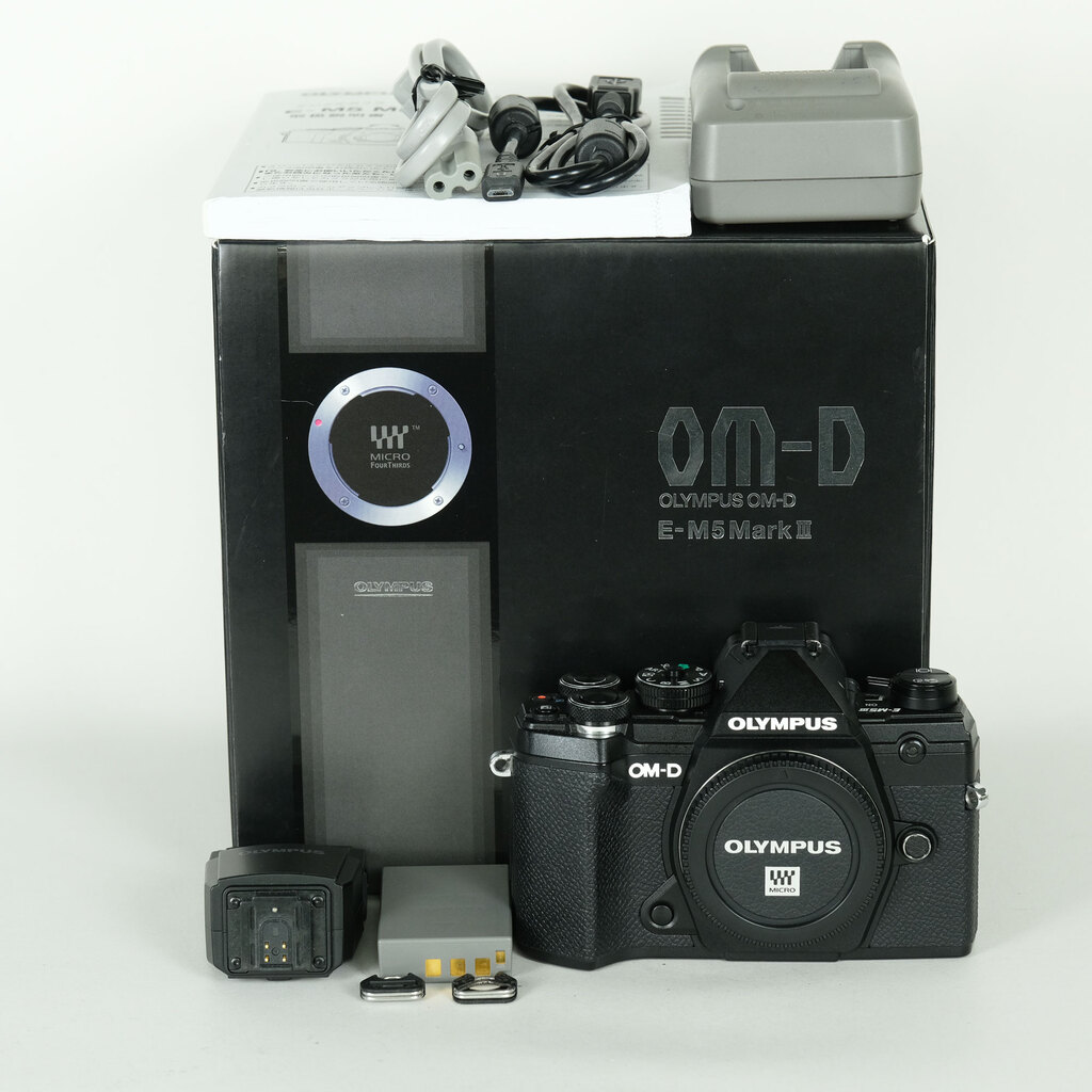 OLYMPUS OM-D E-M5 Mark IIIの出品 | ONE SCENE（ワンシーン）