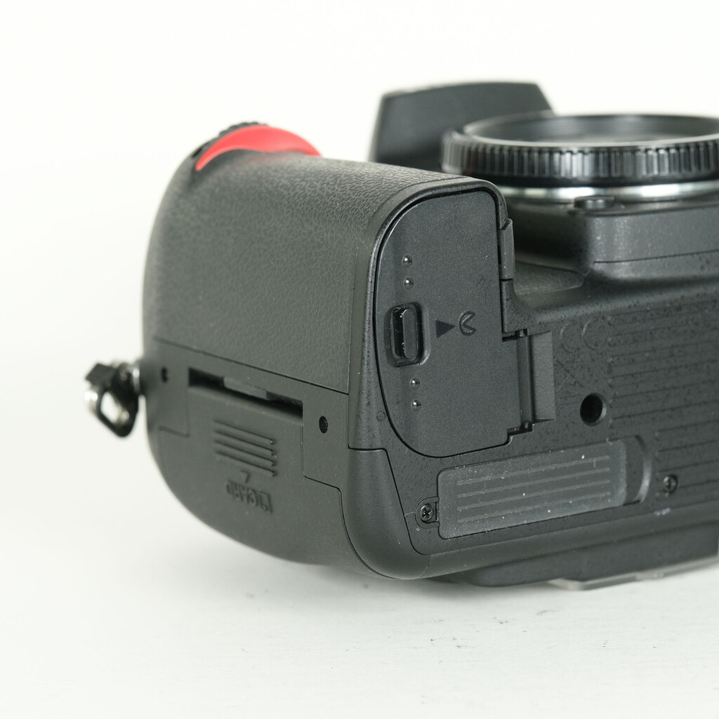 Nikon D7000の出品 | ONE SCENE（ワンシーン）