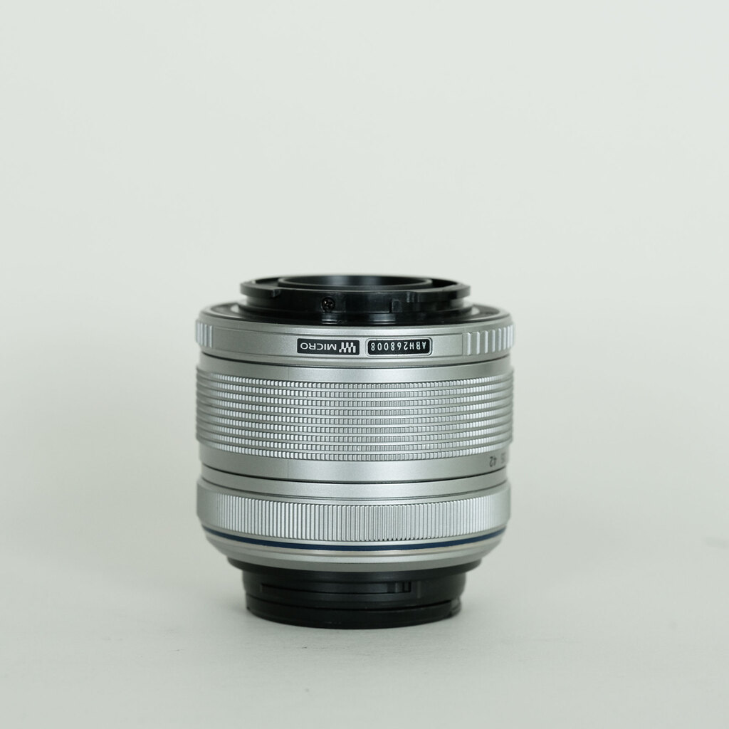 OLYMPUS M.ZUIKO DIGITAL 14-42mm F3.5-5.6IIR シルバー