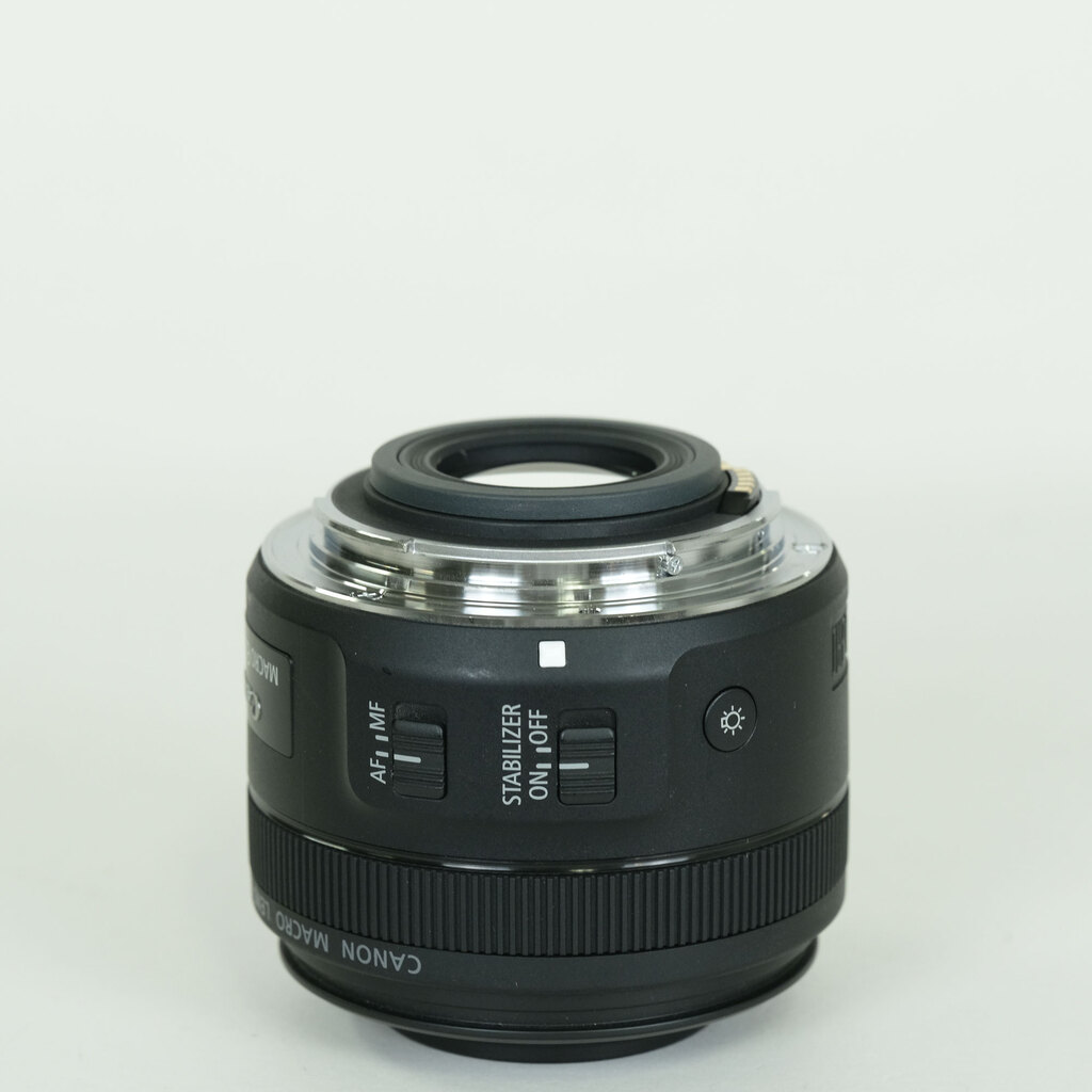 Canon EF-S35mm F2.8 マクロ IS STM