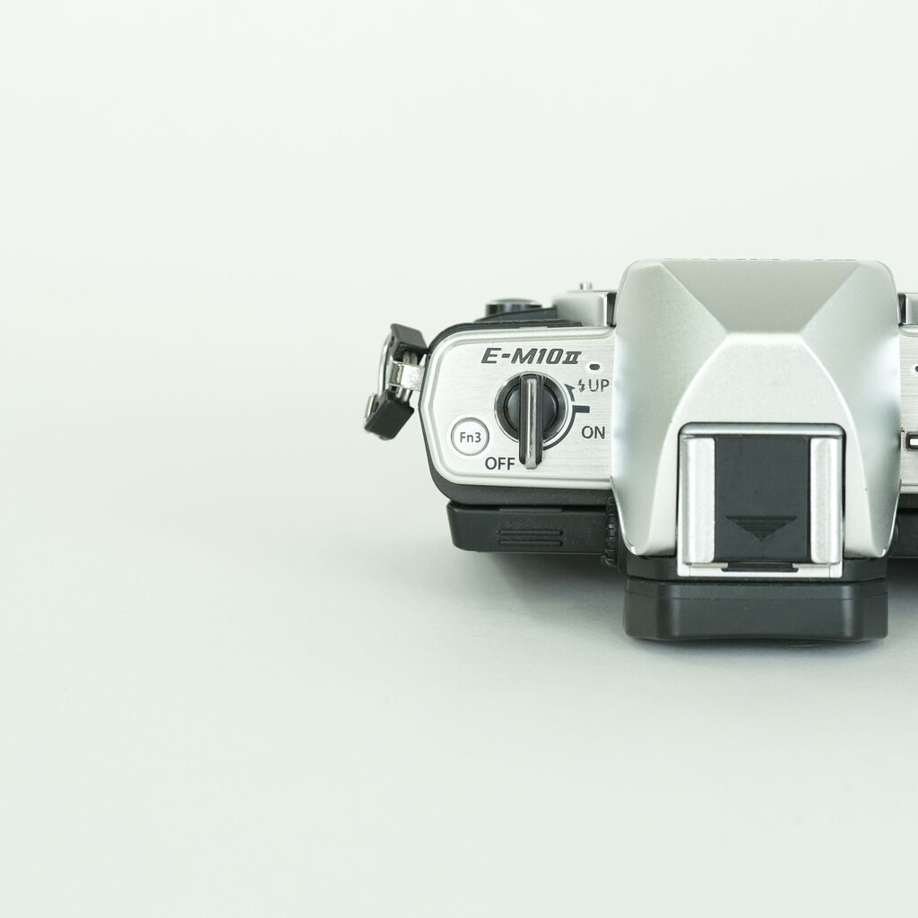 OLYMPUS OM-D E-M10 Mark II