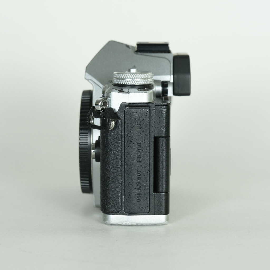 OLYMPUS OM-D E-M5 Mark II