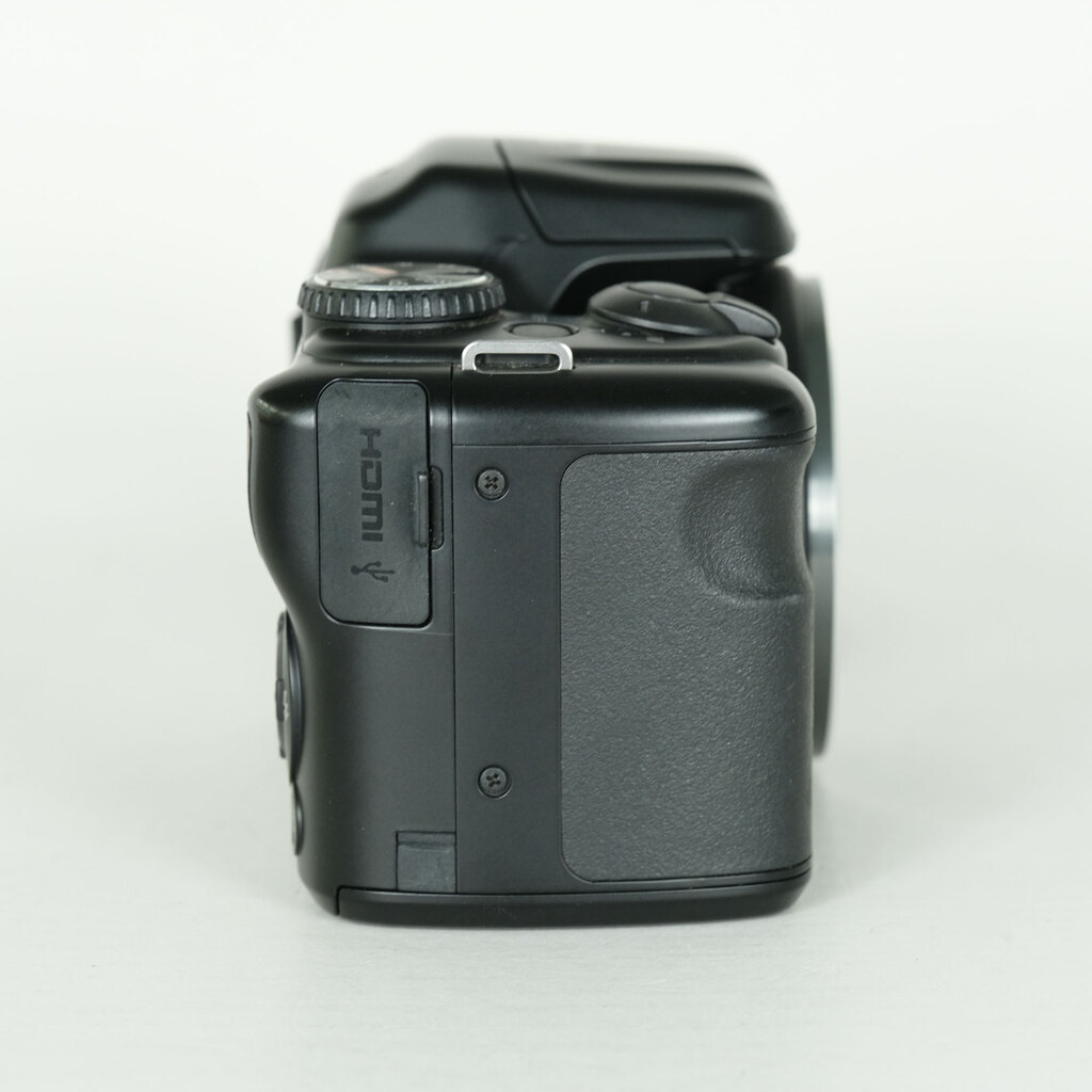 FUJIFILM FinePix S8600 �u���b�N