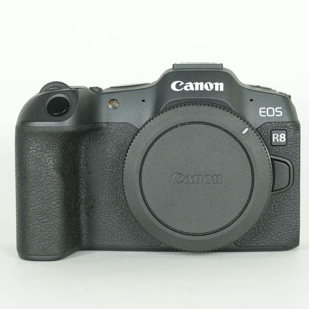 Canon EOS R8 ミラーレス一眼カメラ ボディ　美品 emon-shop_eosr8