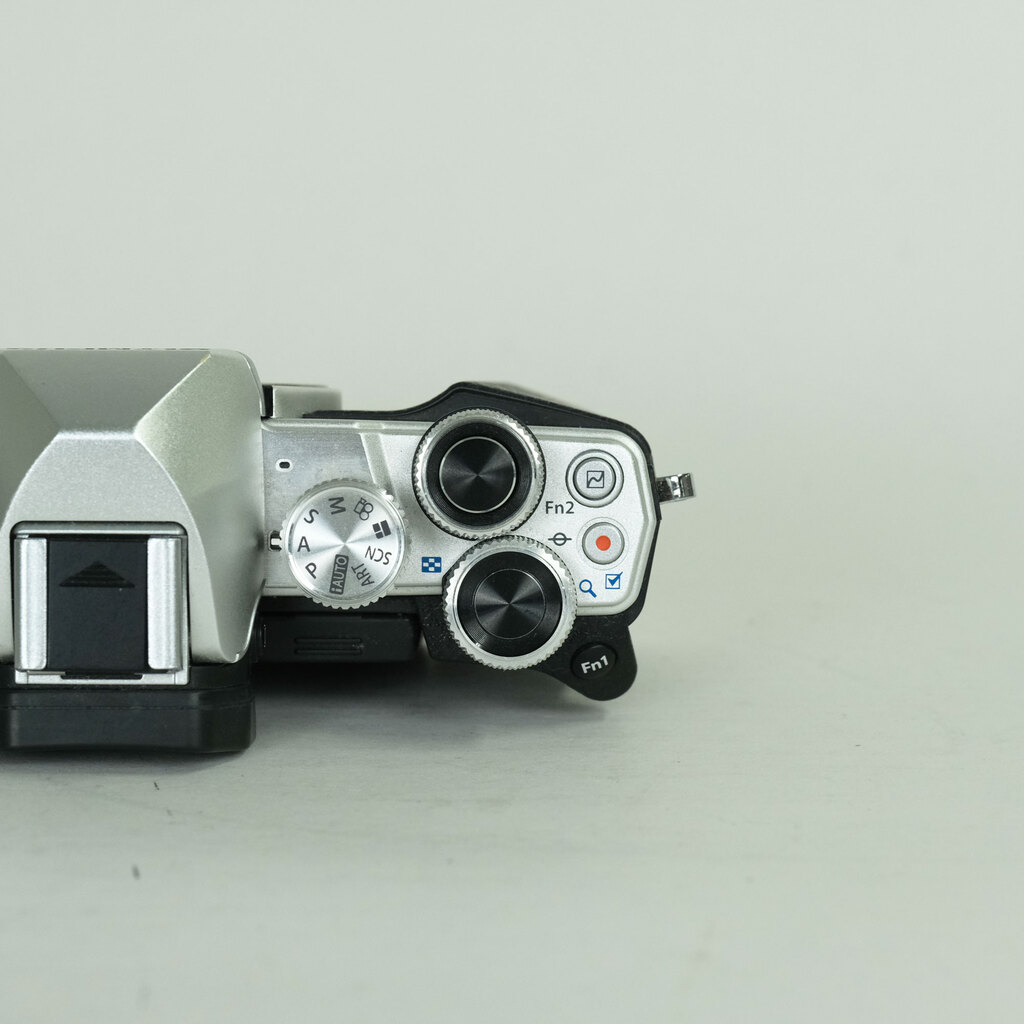 OLYMPUS OM-D E-M10 Mark II