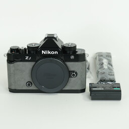 Nikon Z f プレミアムエクステリア張替済み