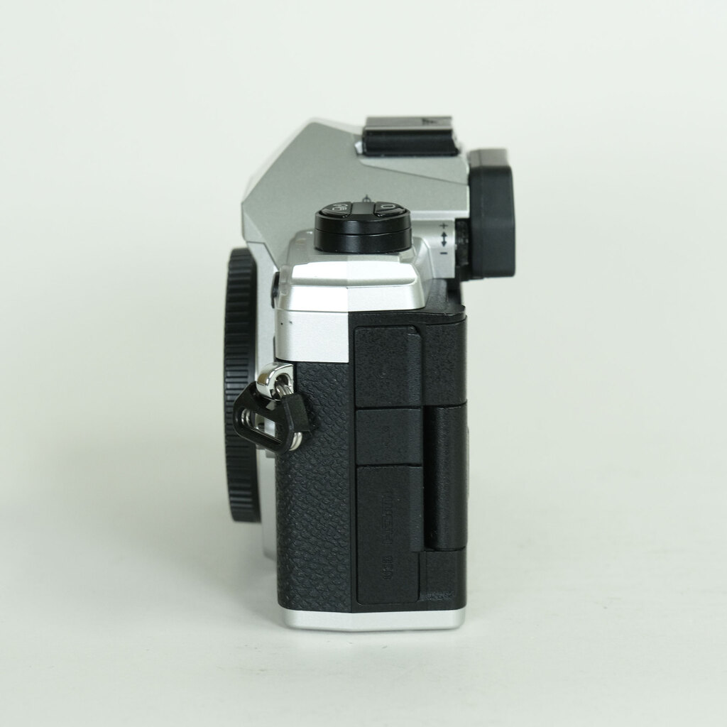 OM SYSTEM OM-5