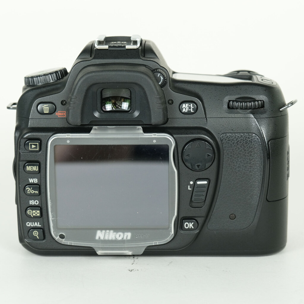 Nikon D80 �{�f�B