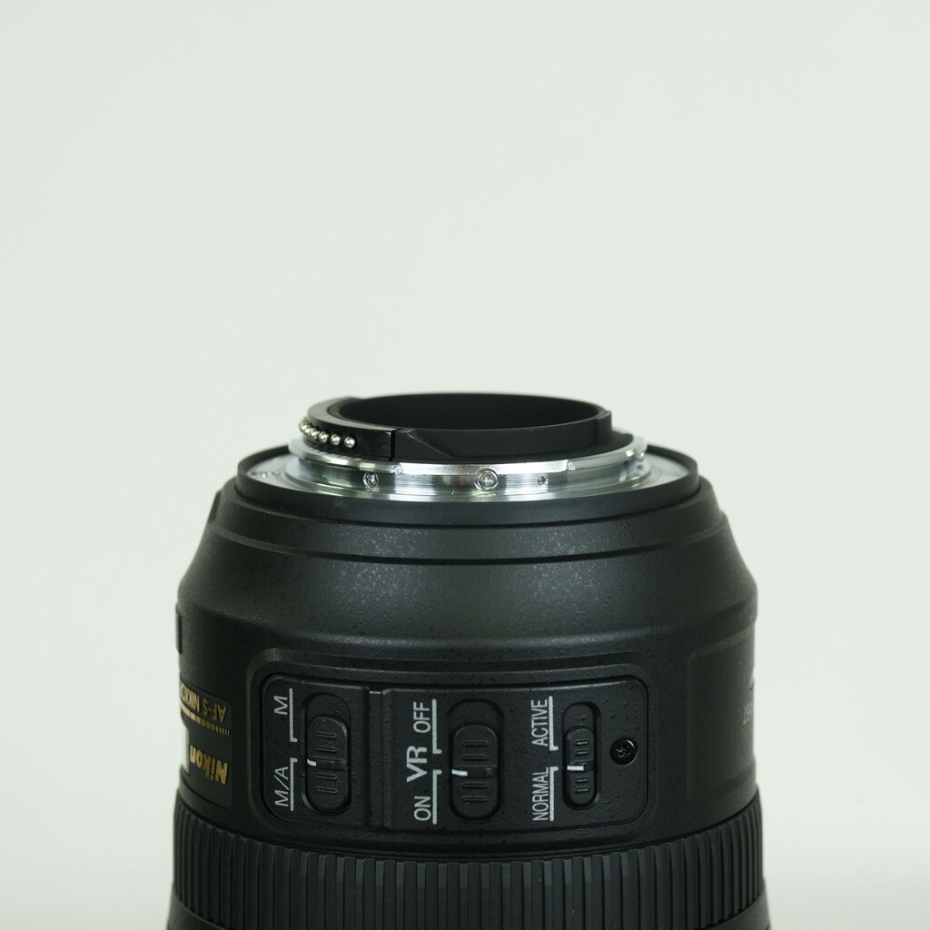 Nikon AF-S VR Zoom-Nikkor 70-300mm F4.5-5.6G IF-ED Nikon AF-S VR Zoom-Nikkor 70-300mm F4.5-5.6G IF-ED