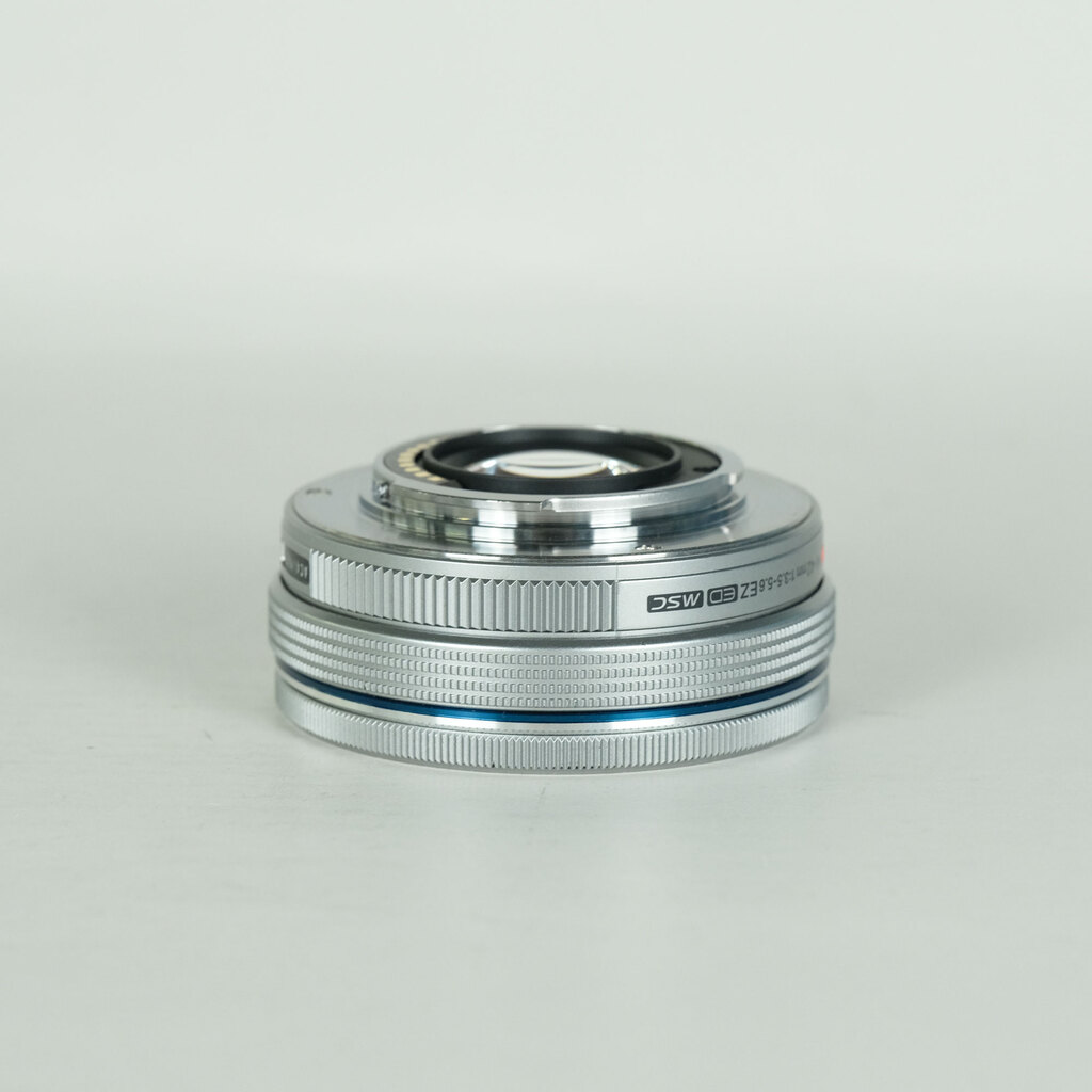 OLYMPUS M.ZUIKO DIGITAL ED 14-42mm F3.5-5.6 EZ シルバーの出品