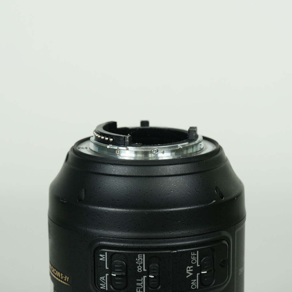 Nikon AF-S VR Micro-Nikkor 105mm f/2.8G IF-ED Nikon AF-S VR Micro-Nikkor 105mm f/2.8G IF-ED