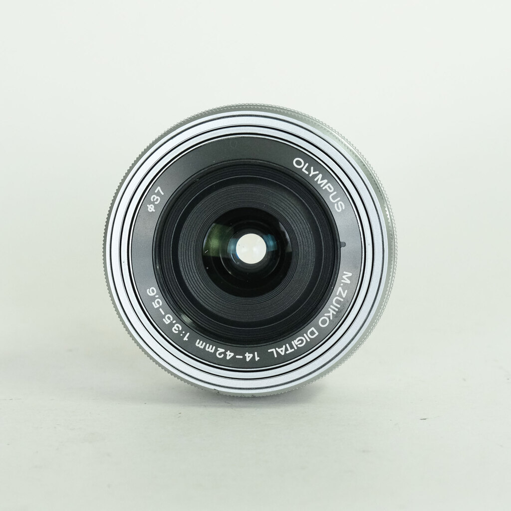 OLYMPUS M.ZUIKO DIGITAL ED 14-42mm F3.5-5.6 EZ シルバー OLYMPUS M.ZUIKO DIGITAL ED 14-42mm F3.5-5.6 EZ シルバー